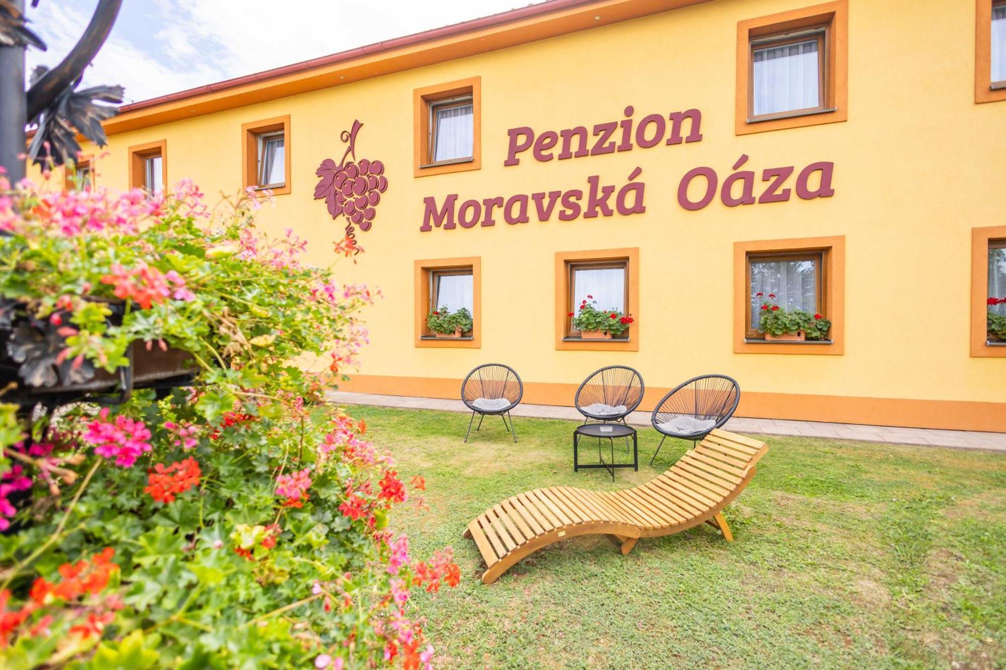 Penzion Moravska Oaza Valtice Buitenkant foto